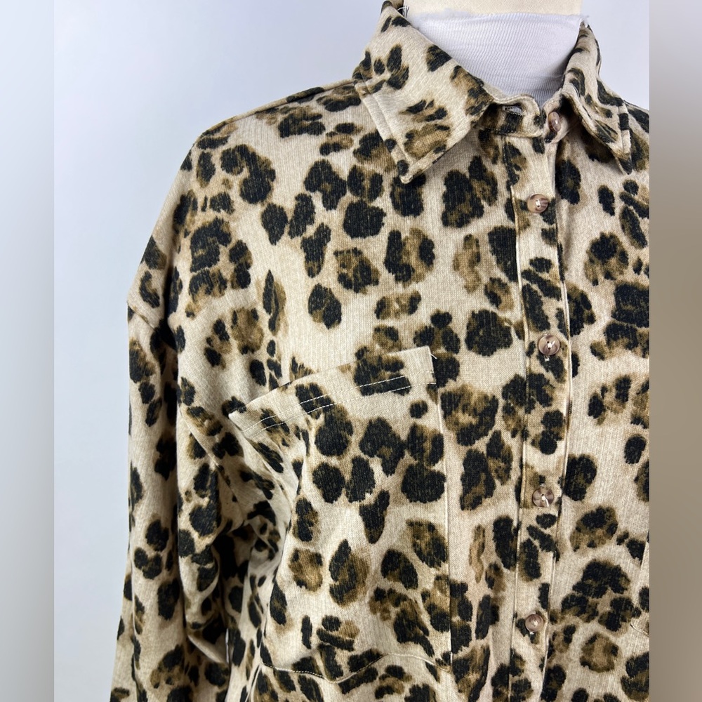 456B. Leopard Pant & Button Front Set - Picture 6 of 10